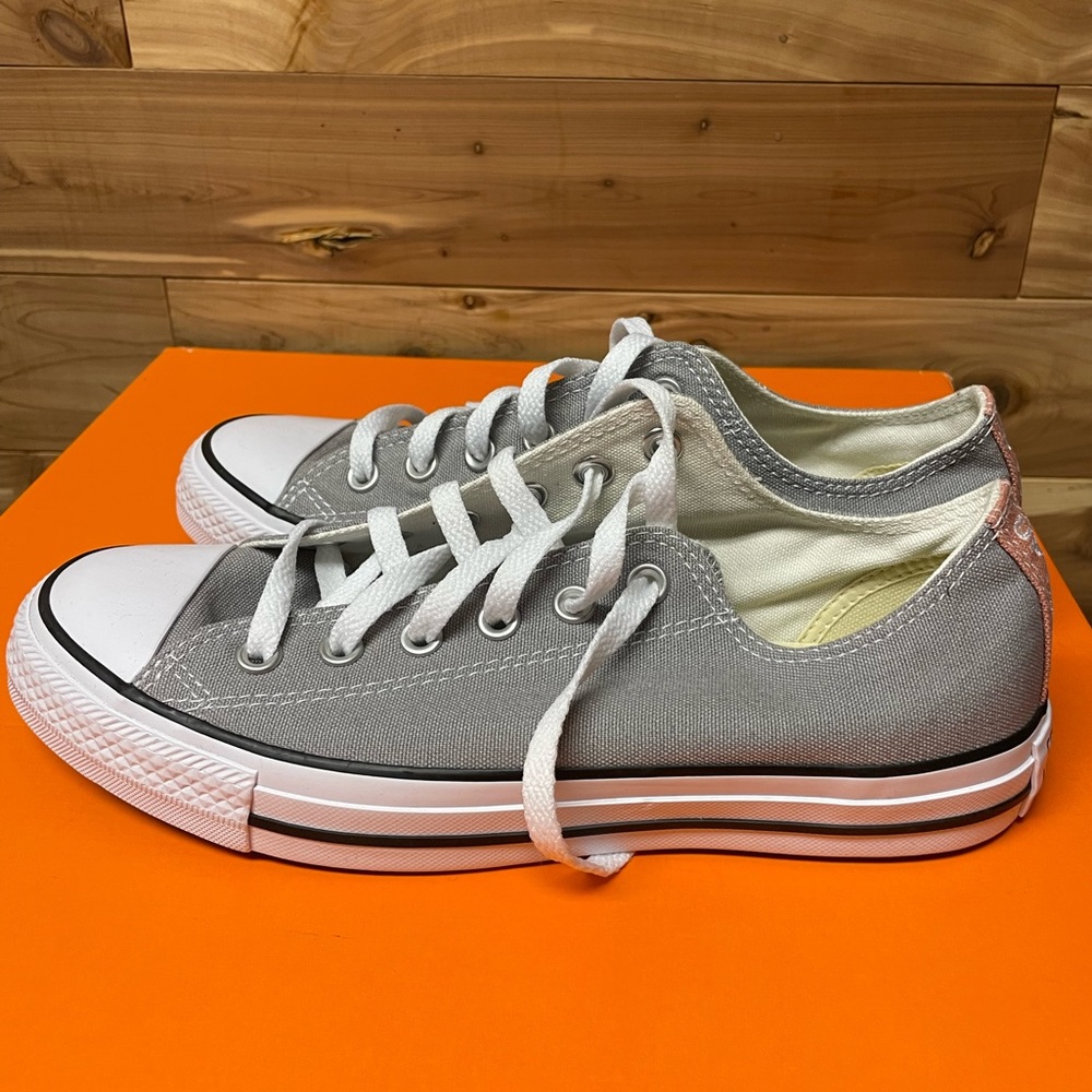 Brand new low top Converse!